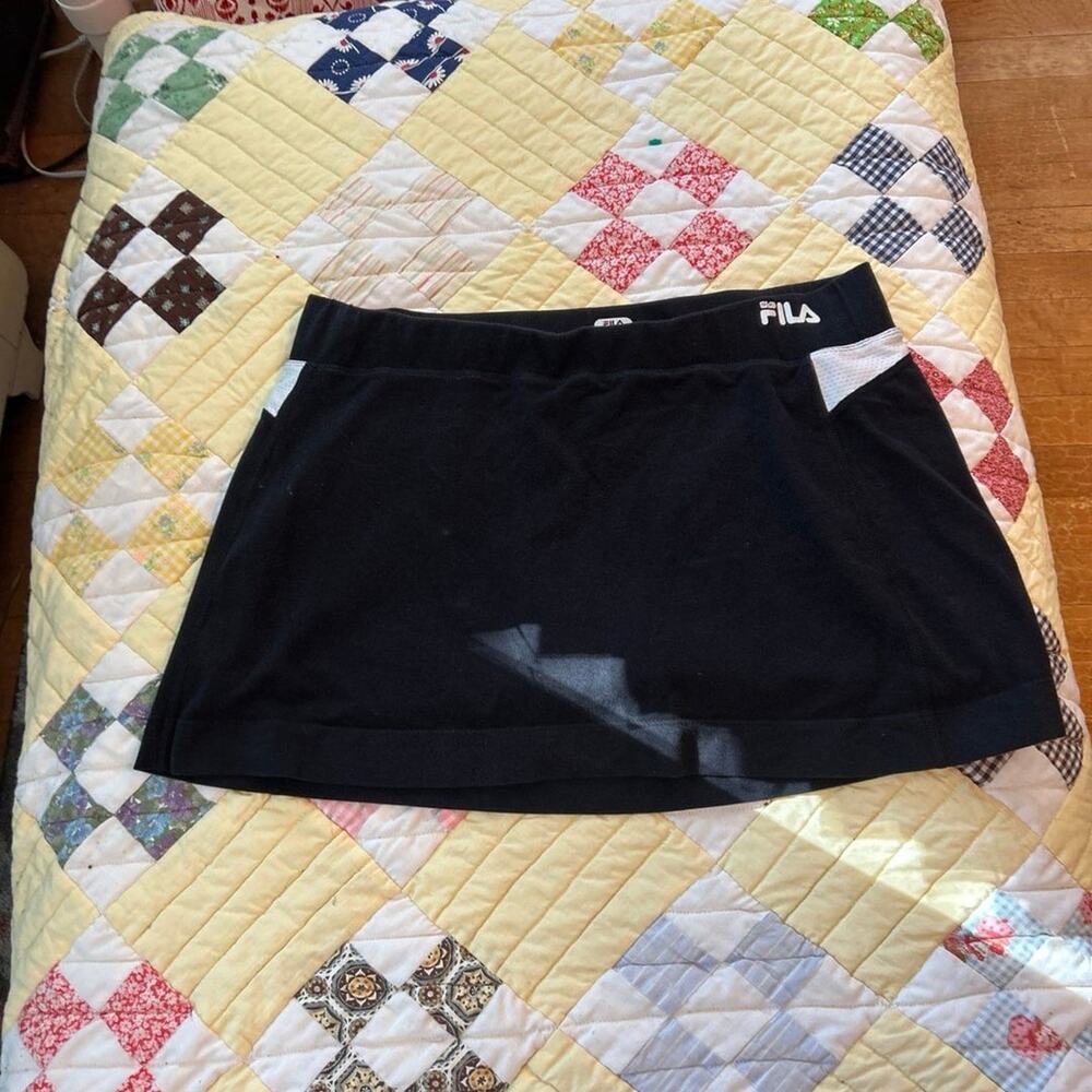 Fila skort size large